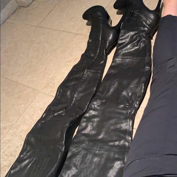 Thigh high black leather tall sexy shiny boots - Picture 6 of 7